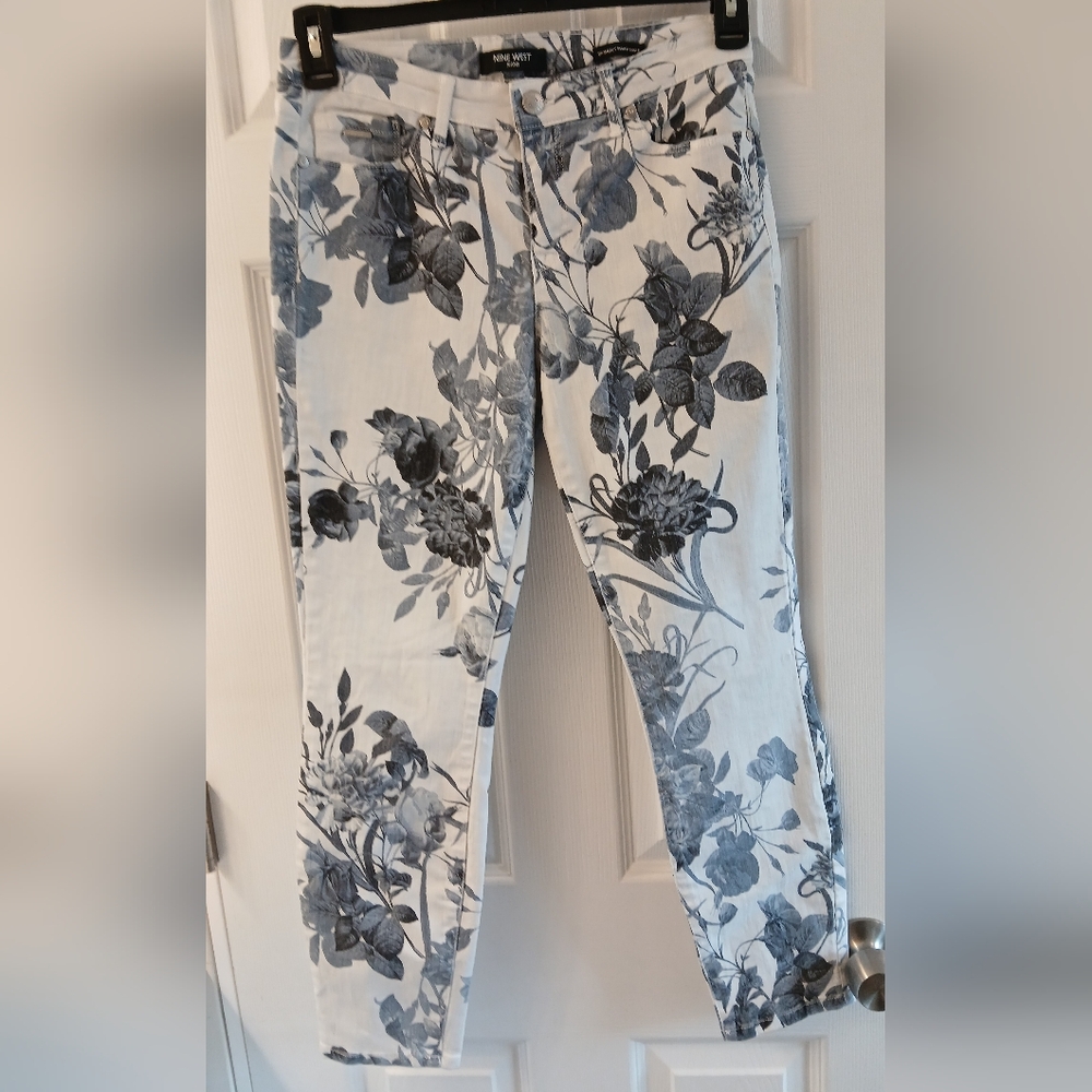Nine West Gramercy Skinny Ankle Jeans Size 4 Gray Floral/Botanical Print Beauty